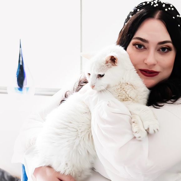 Meet your Posher, Bekah - Picture 2 of 3